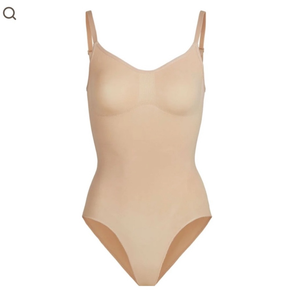 SKIMS SCULPTING BODYSUIT SIZE SMALL / MEDIUM. 0528